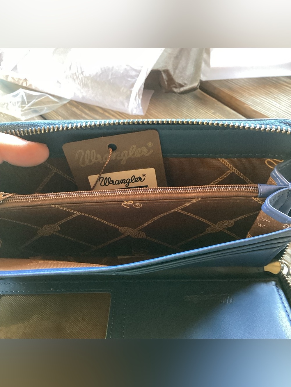 Wrangler Southwest Wallet with Textured Fabric and Leather Look - Picture 7 of 7